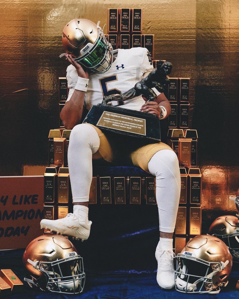 Insidetheirish's tweet photo. 5🌟 (6 NATL.) QB @Dantemoore05. ☘️ #GoIrish https://t.co/t1YpgL2BMD
