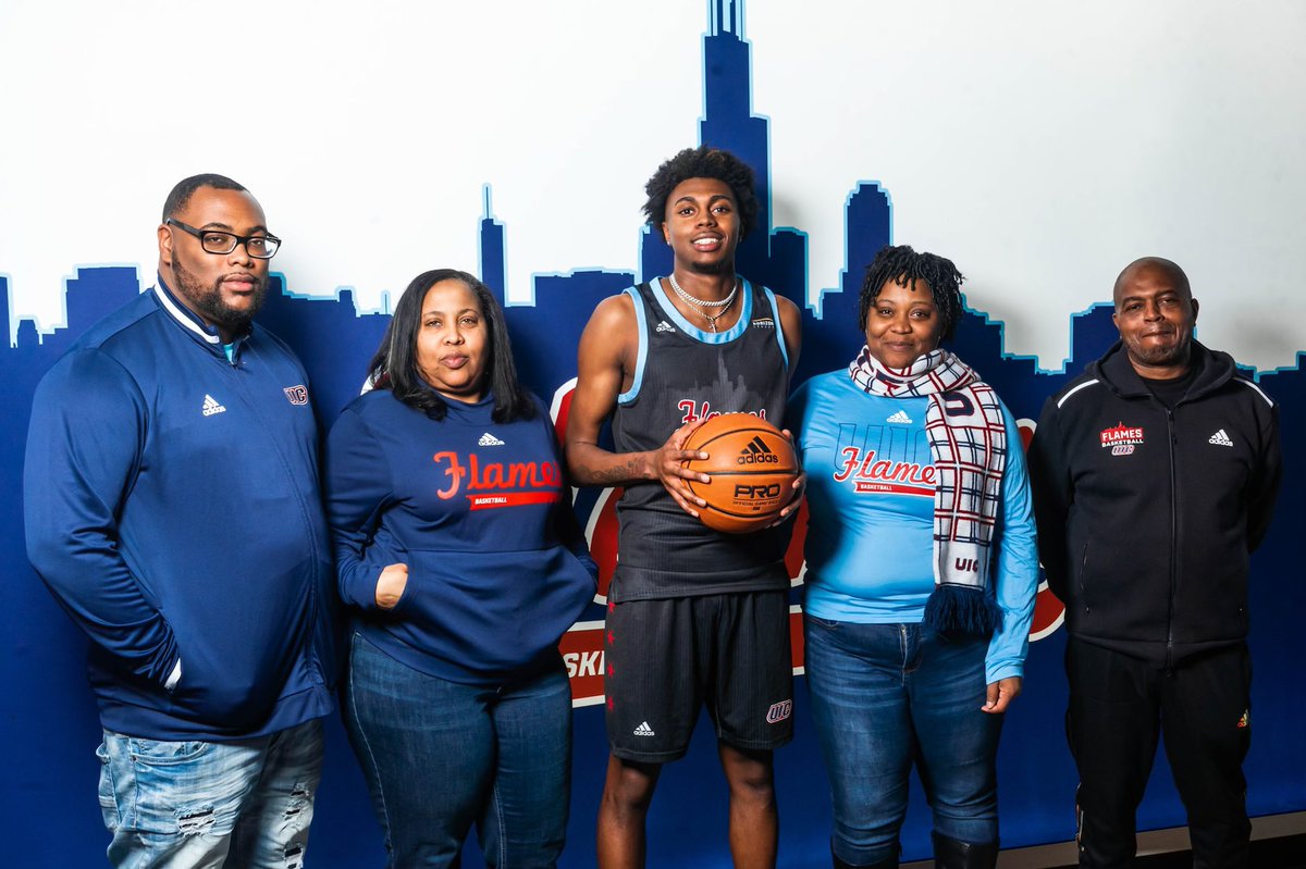 100% committed🔥‼️<a href="/UIC_MBB/">UIC Men's Basketball 🔥🏀</a> <a href="/CoachYak/">Luke Yaklich</a>
