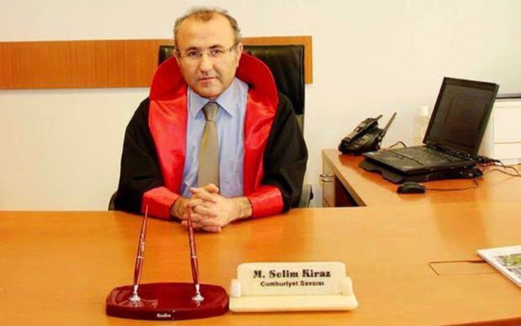 Şehit Cumhuriyet Savcısı Mehmet Selim Kiraz

Ruhu Şad Olsun  🇹🇷

#MehmetSelimKiraz