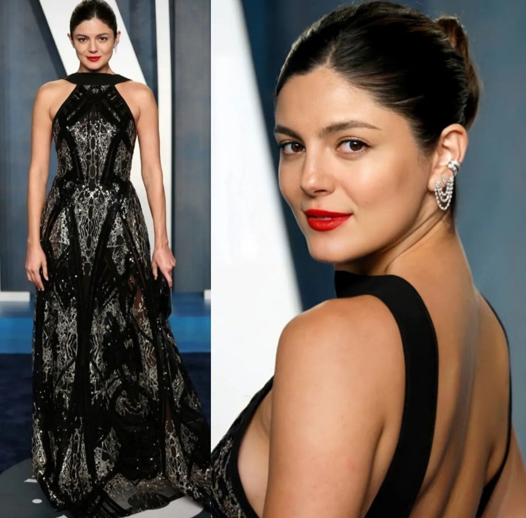 #MonicaBarbaro for <a href="/VanityFair/">VANITY FAIR</a> #Oscars2022 party
#Hair by <a href="/sheridan_ward/">Sheridan Ward</a>
