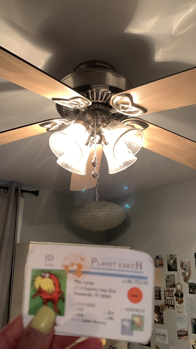 Madisonstack04's tweet photo. This fan is an example of kinetic energy given the movement it generates. There are many objects that demonstrate kinetic energy like cars, trains, and planes. #apesenergy @franklinlorax https://t.co/ixQHbHXzTO