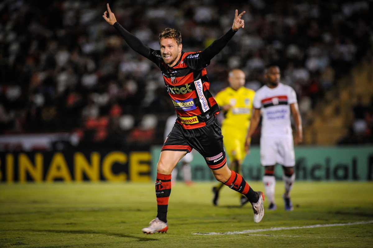 Paulistao's tweet photo. Intervalo de jogo em Ribeirão Preto e o Ituano tem o 1 a 0 de vantagem sobre o Botafogo. 
Galo de Itu na frente pela taça do Troféu do Interior!
#FutebolPaulista #TrofeuDoInterior
📷Rodrigo Corsi/Ag. Paulistão https://t.co/nhWv1f8PXT