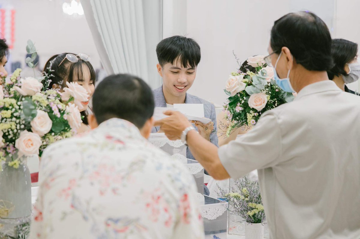 DinThen's tweet photo. Cảm ơn anh photo nào đó đã lựa cho em góc chụp rực sáng góc trời https://t.co/kq5CTqSHMx