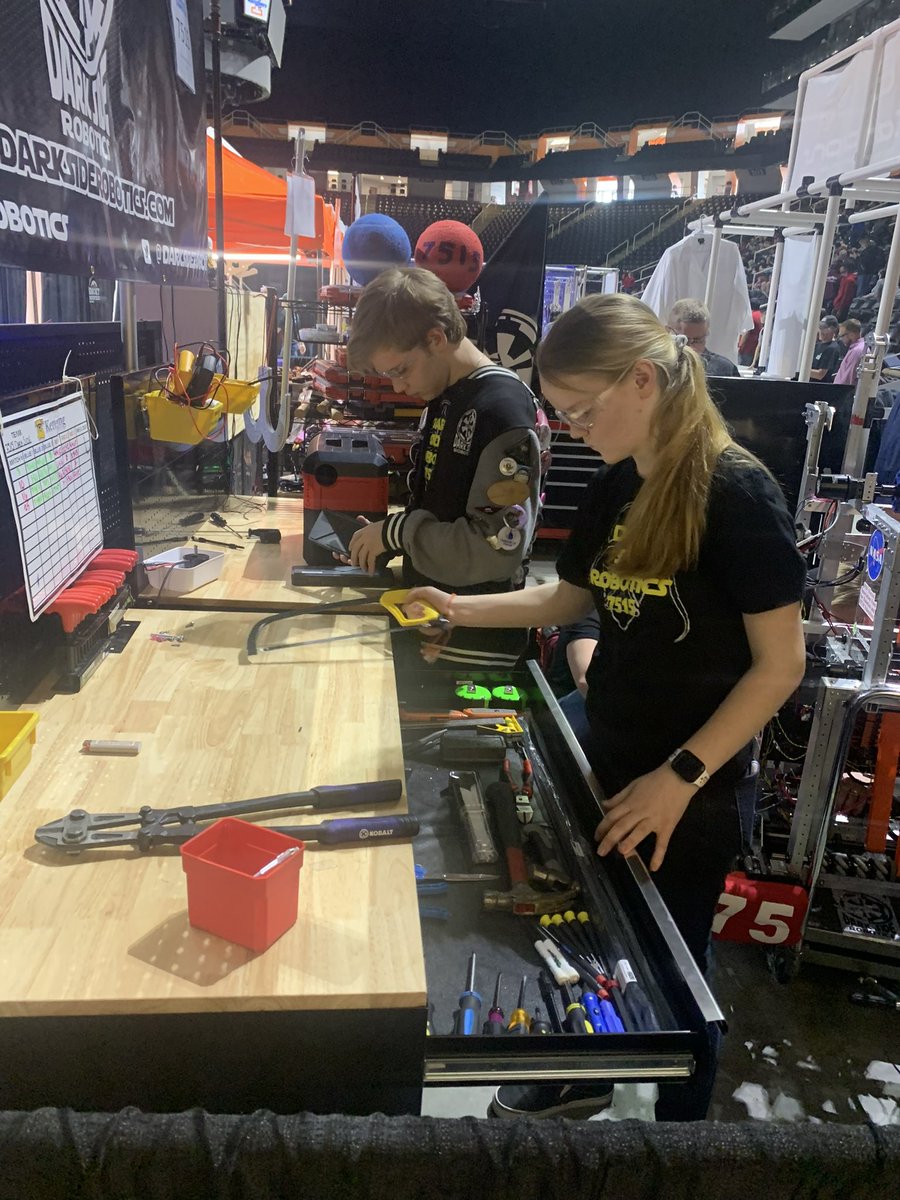 PCScrusaders's tweet image. Our students are competing with the Dark Side Robotics team at the Smoky Mountain Regionals.