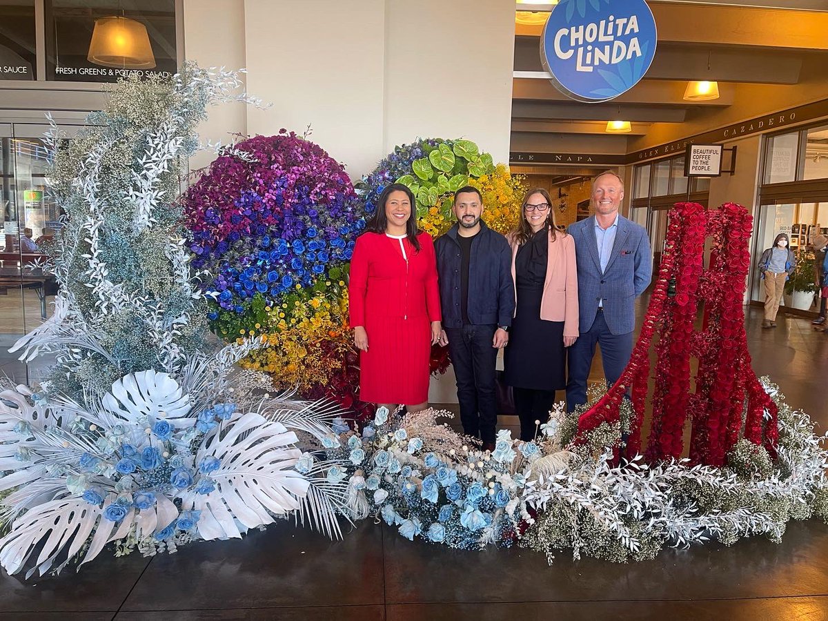 LondonBreed's tweet photo. Stopped by the Ferry Building today to see this beautiful floral installation. Huge thanks to @sfflowermart for creating one of the many pieces that are bringing color and creativity to our downtown area. #BloomSF 🌸 https://t.co/gyY9q0f9Mz