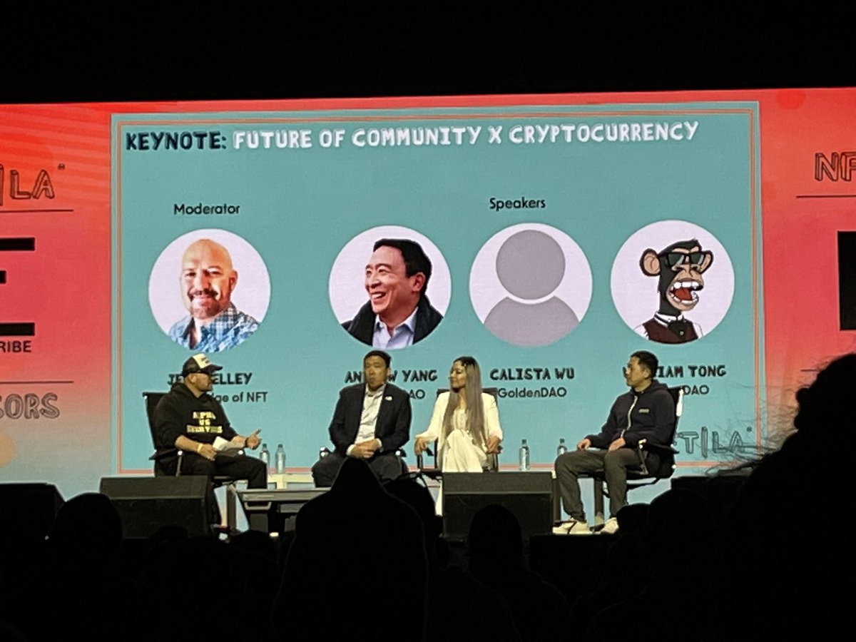 Loving <a href="/AndrewYang/">Andrew Yang🧢⬆️🇺🇸</a> talking about how DAOs are essentially democracies at @NFTLAlive 👏🏽