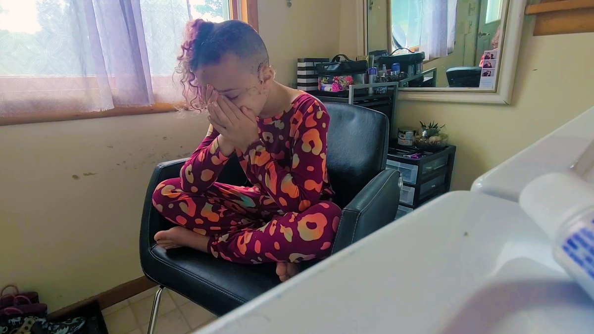 MakeAWishSuffCo's tweet photo. Nevaeh couldn't bring herself to look in the mirror – she didn’t want to see a scar snaking around her head. “Losing her hair was the hardest part of this journey” said her mom. “When they first told her she needed brain surgery &amp; that she’d lose most of her hair, she shut down." https://t.co/DEEecGHgP8