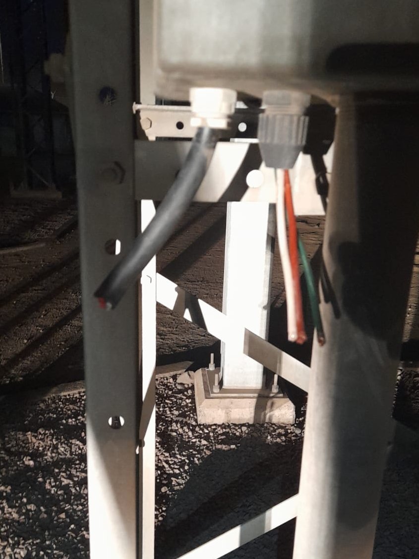 CGE_Clientes's tweet photo. Estas fotografías muestran que la interrupción del suministro eléctrico en la comuna de #Rancagua, se debe a robo de cables en la subestación Cachapoal. Seguiremos informando. https://t.co/R5PXbRS6L9