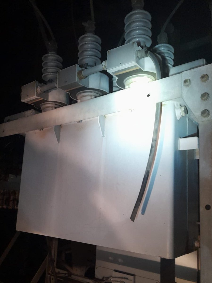 CGE_Clientes's tweet photo. Estas fotografías muestran que la interrupción del suministro eléctrico en la comuna de #Rancagua, se debe a robo de cables en la subestación Cachapoal. Seguiremos informando. https://t.co/R5PXbRS6L9