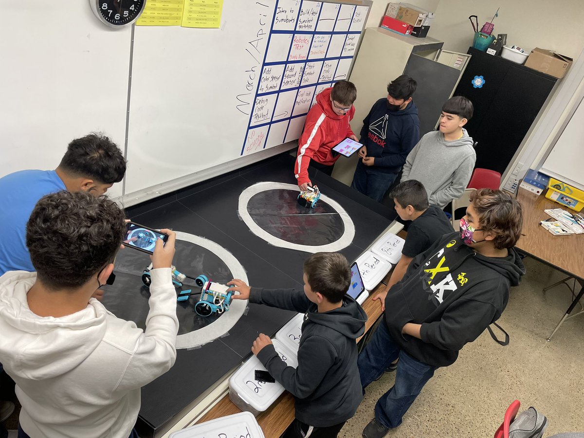 artemisbytes's tweet image. 7th grade @CrockettColts testing their Sumo Bots! #LEGOeducation #SumoTime #iteration @PICKeducation @ECISDinnovation
