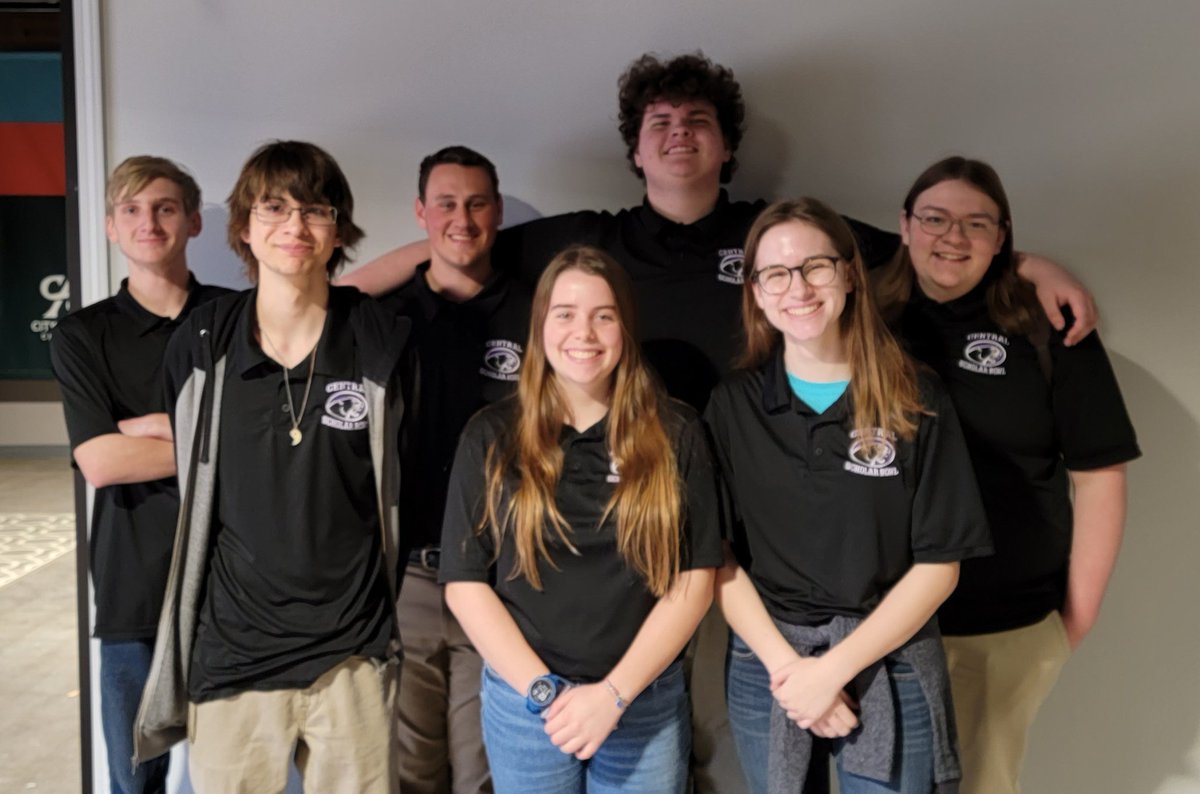 SchroStacy89's tweet photo. Varsity took 2nd place at the ROE Tournament in Centralia today 💜🤍@coug_bowl https://t.co/oRXbDTeay7