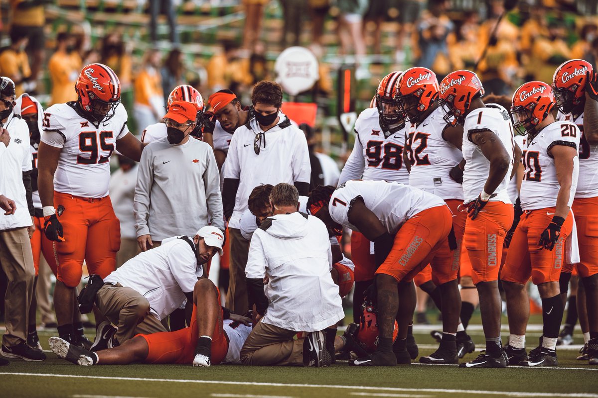 CowboyFB's tweet image. Shoutout to @sparker211 and the athletic training staff! We so appreciate everything you do.

#NextLevel | #NationalAthleticTrainingMonth