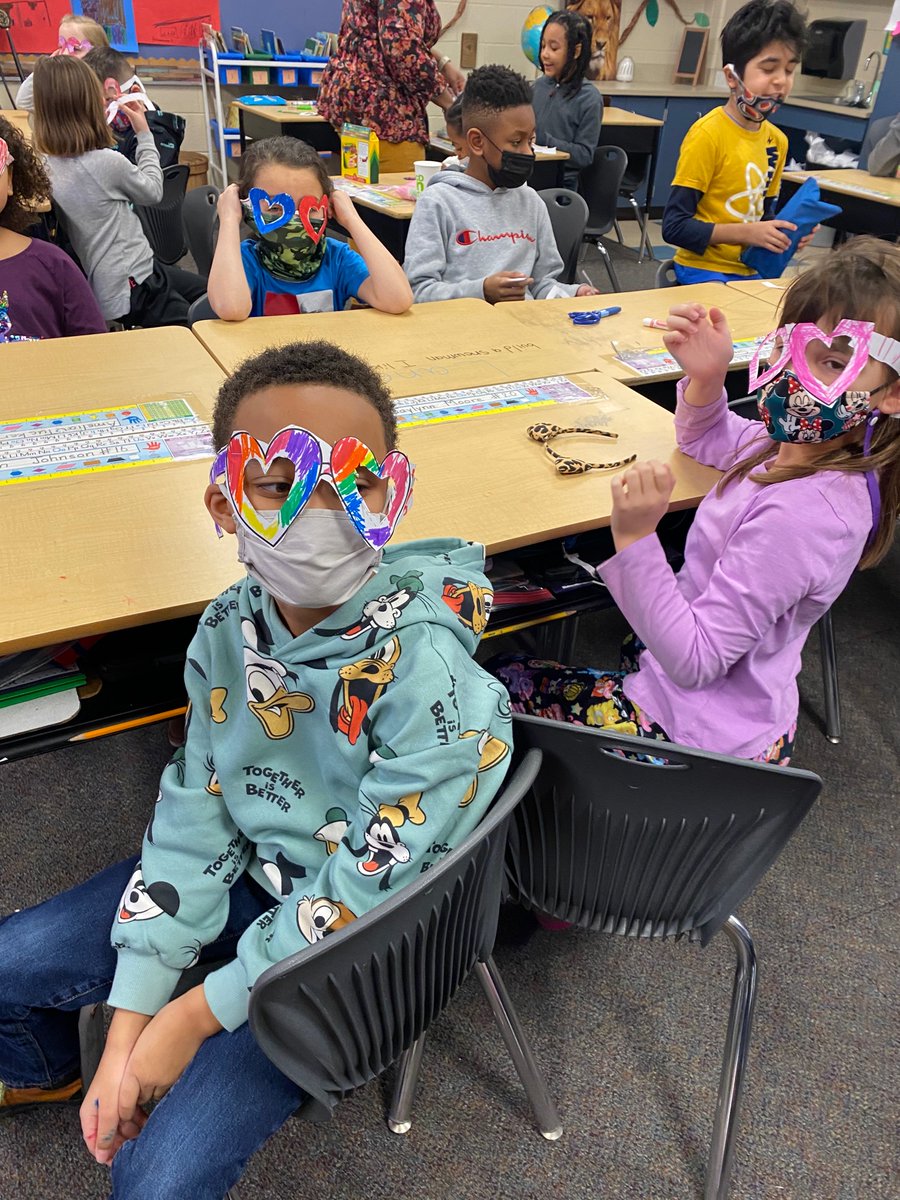 What a fun February lesson! If we practice perspective taking and empathy we have greater engagement with others😍#lensesoflove <a href="/VioletElem/">VioletES</a> #PLSDproud