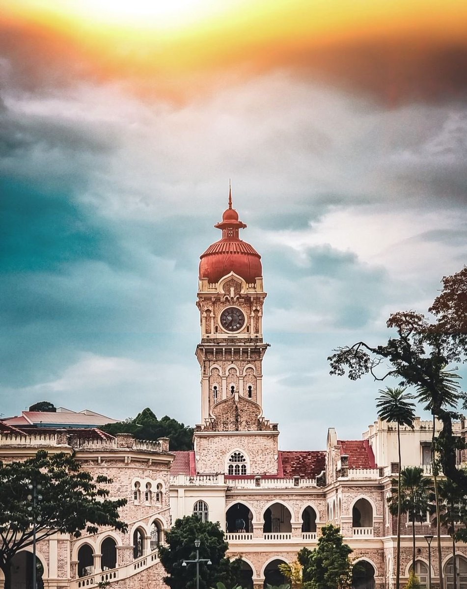 KreativerKlubKL's tweet photo. “Every moment is a fresh beginning.”
📸 IG Photo Credit: @raam.chandra
#kreativerklubkl #kualalumpur #malaysia #sky #sunny #architecture #shot #streetphotography #dslr #sonya7ii #merdekasquare  #asia #sonyalpha #dataran #merdeka #angle #beautiful #view #featureshoot #antique https://t.co/nNlhNFec0b