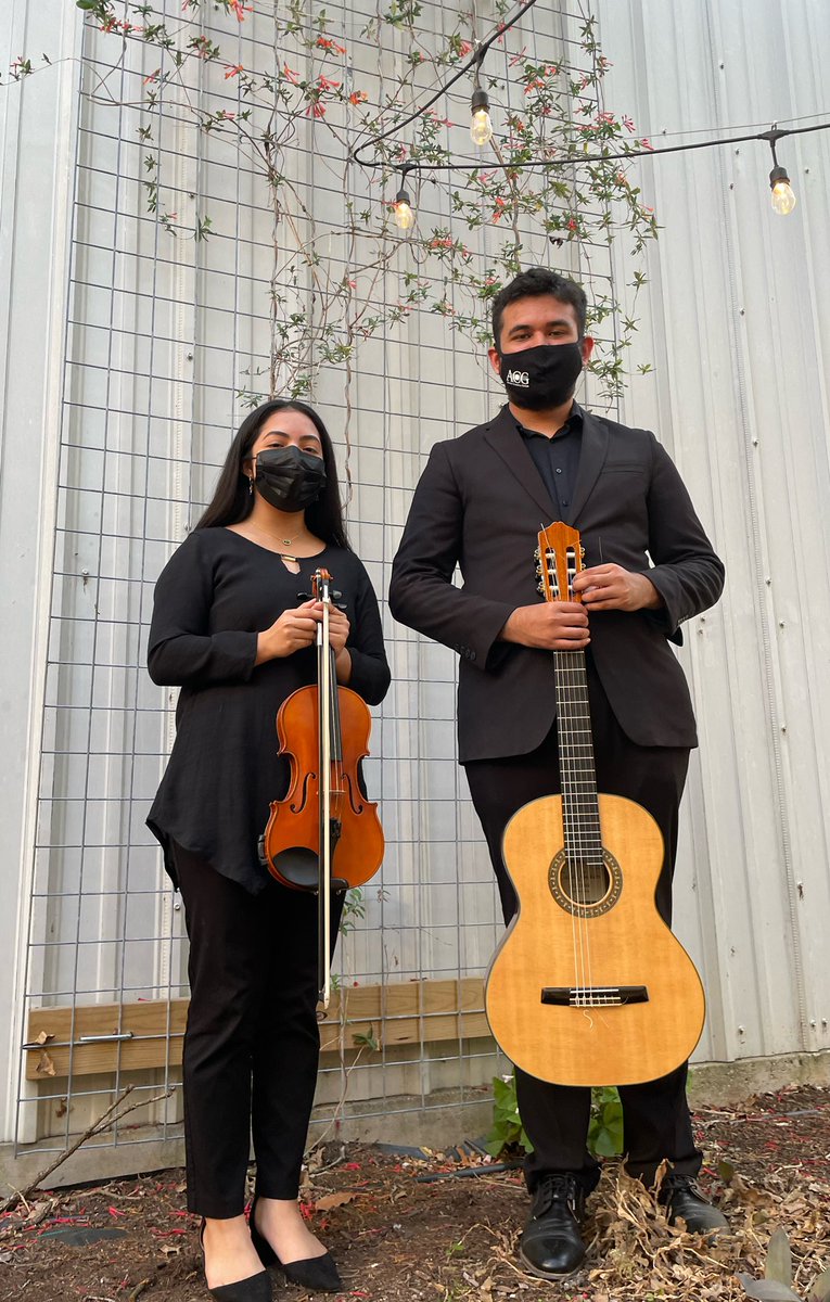 CrockettPlayers's tweet photo. Pre-show warm up prior to the @AustinClassical student showcase at The Rosette. #ClassicalGuitar #totesnotes #Piazzola https://t.co/7qHRzubetV