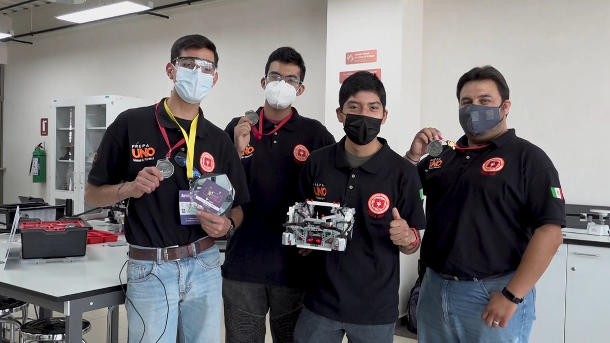 Manuel, Alejandro y Pedro, con apoyo de su tutor Max, representaron a la <a href="/Prepa1UAEH/">Prepa 1 UAEH</a> en el Robofest Latinoamérica 2022, celebrado en San Miguel de Allende Guanajuato, donde ganaron el primer lugar.