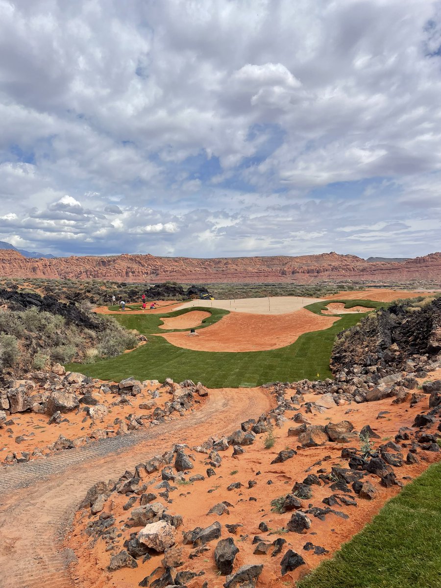 She’s comin’ together! Hole No. 17, par 3! 
#BlackDesertResort 🔥