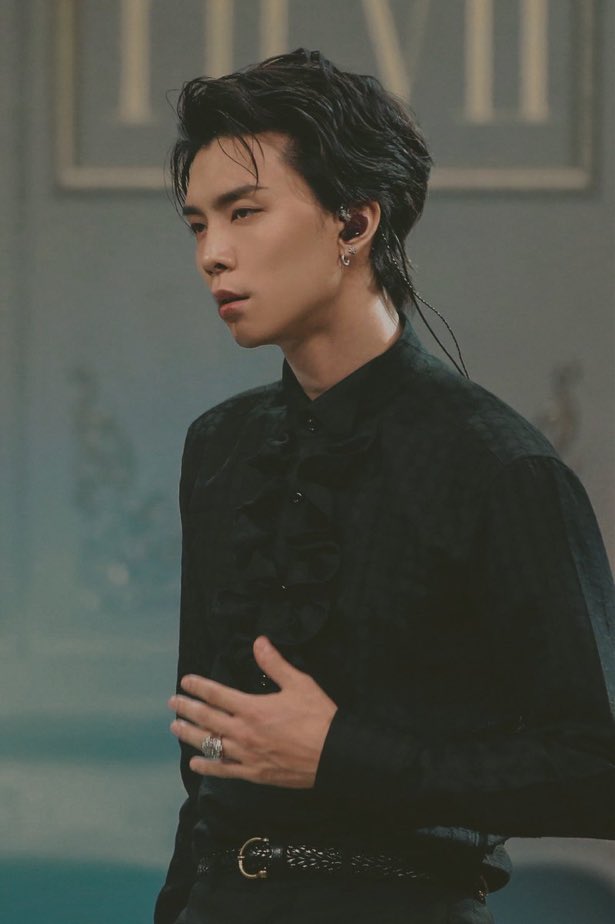 69taeiI's tweet photo. Mentally, I am here https://t.co/A1ne0YWLt2