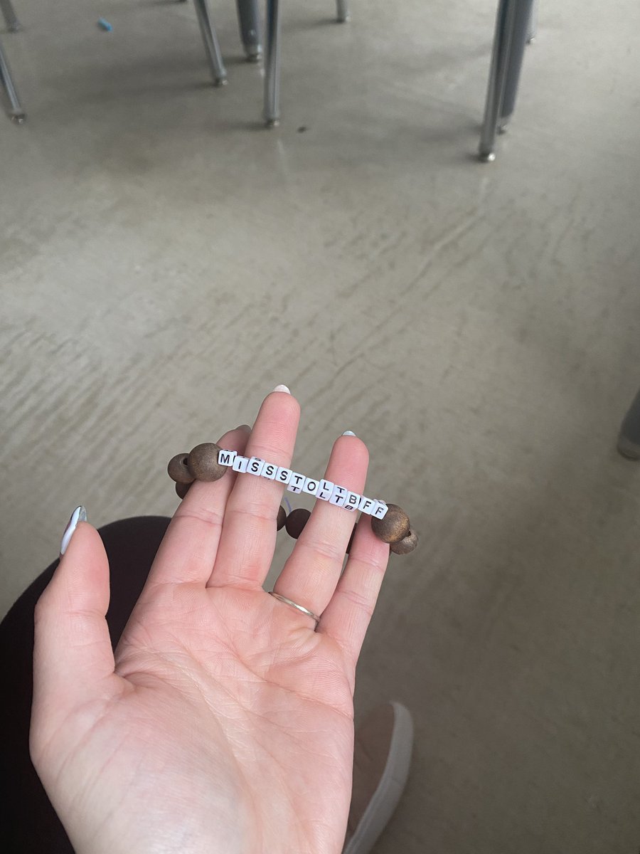 MissAshleyS2's tweet photo. These are the moments that keep me going. A student gave me an envelope to me while I was talking with another. When I opened it, I saw the cute notes, a bracelet and ring. I don’t want to say “see you later” in two week. I’m already crying 😭 #PSIII @ULethbridgeEdu https://t.co/jNI0uAoRhn
