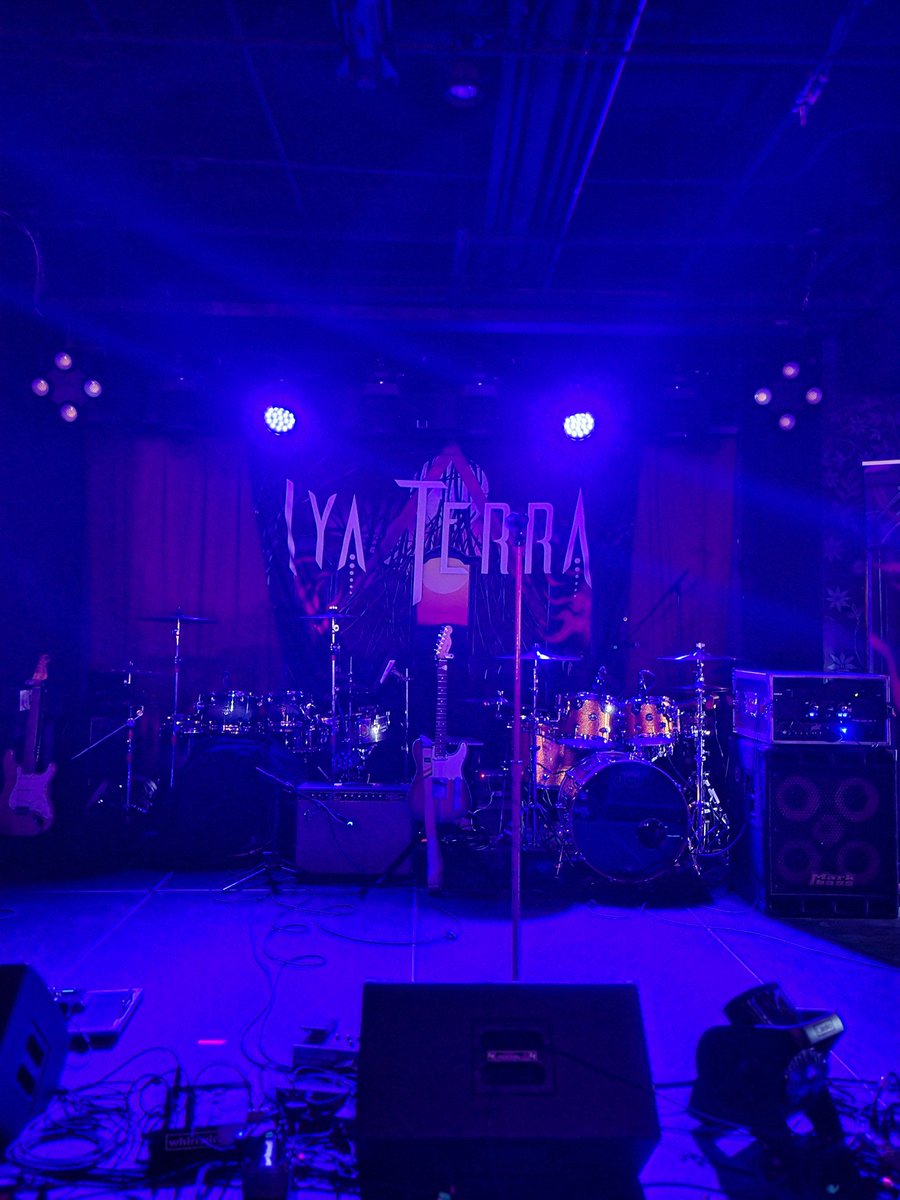 FrederikJense10's tweet photo. Waiting for @iyaterramusic at the @HOBDallas with @HotWhip0708!!

So excited! https://t.co/Kic5yjHJOr