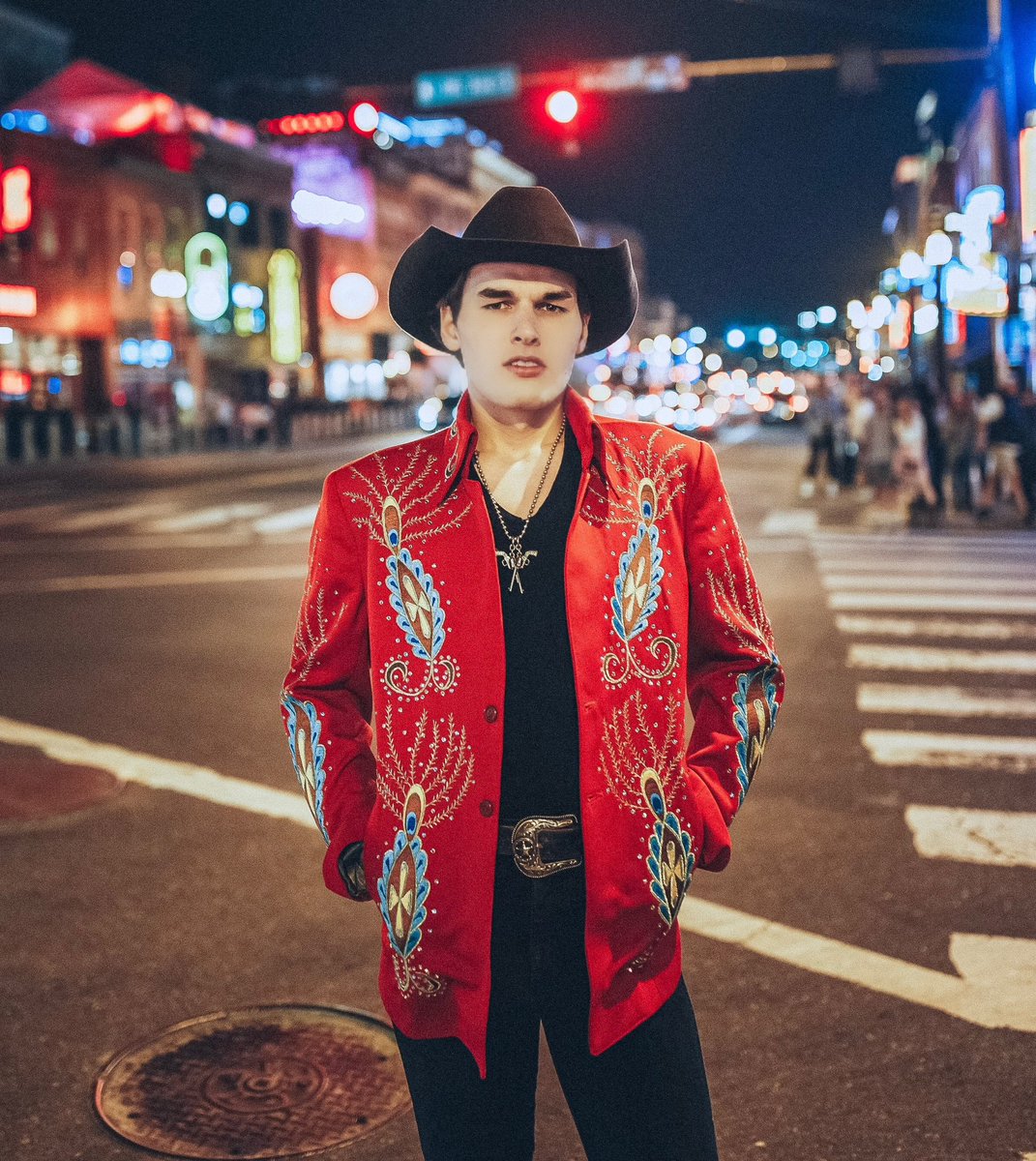 “Honky Tonk Night” drops tomorrow. Who’s ready? ⚡️

Stream it here: onerpm.link/HonkyTonkNight

#JoediSilvers #JoediSilversAmericanIdol #AmericanIdolHollywoodWeek