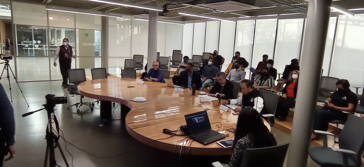 turismocdmx's tweet photo. ¡Arrancó el #Hackathon2022! 👩‍💻🌐🧑‍💻
El día de hoy, junto a @SECTEI_CDMX,@Yo_SoyUAM @canirac y @cnet_mexico, inauguramos la jornada de Hacking, donde destaca el talento joven por la innovación digital del Turismo en la #CDMX. https://t.co/VQXbfXKz4N