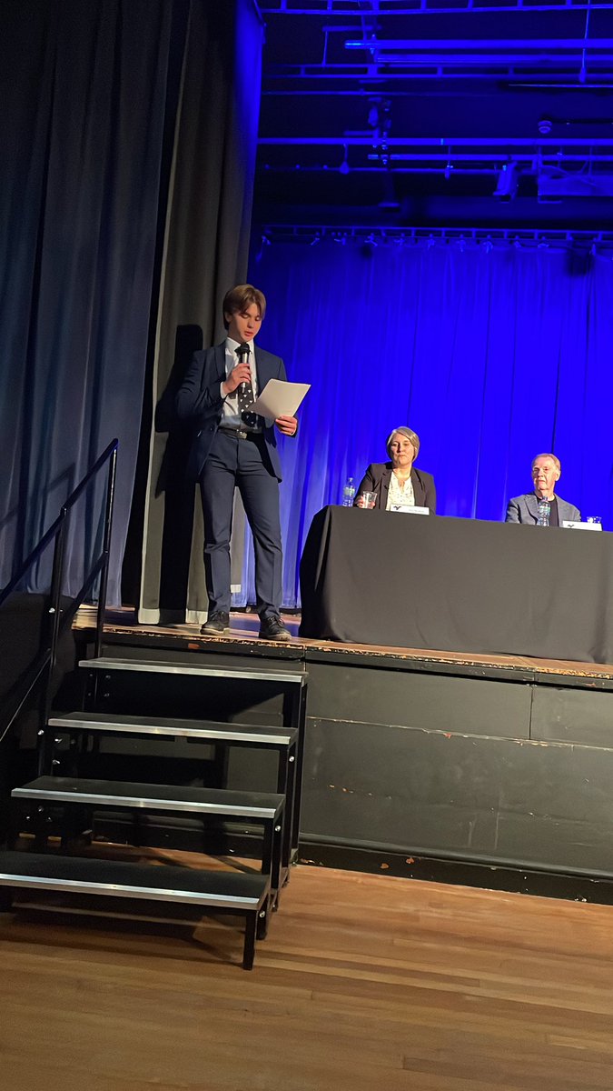 Jenglish1987's tweet image. Hugo in Y12 closes events with a heartfelt speech with great touches of humour. Great job everyone! #jhgsqt @JHGSHW @JHQuestionTime @JHGSPolitics