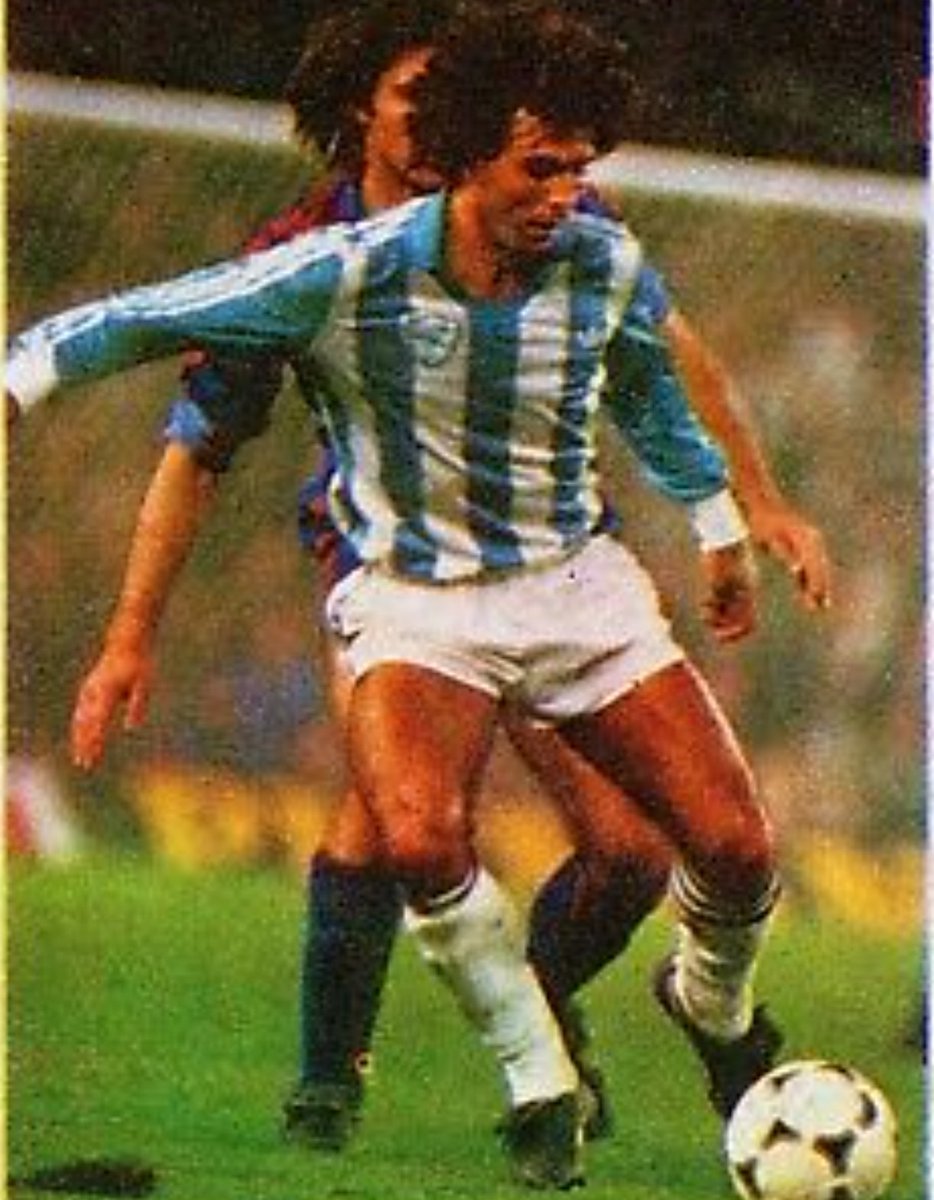 CDMalaga1933's tweet photo. Antonio Cruz Cruz TOTO (Jaén).
3 temporadas en el CD Málaga, 9 reconvertido a extremo,se le caían los goles,una estrella,8.5 millones pagó el Málaga al Jaén, de 2B a 1A. https://t.co/IiAgcjpXC3