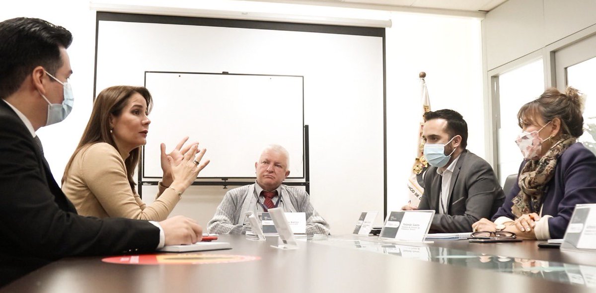 vmaino's tweet photo. Facilitar las líneas de crédito para gobiernos locales permitirá la generación de cientos de proyectos de conectividad y con esto inclusión financiera y digital. Con el gerente general del @BDEcuadorBP #MarceloBarros y su equipo de trabajo analizamos los mecanismos para lograrlo. https://t.co/Jp1VdqtB7b