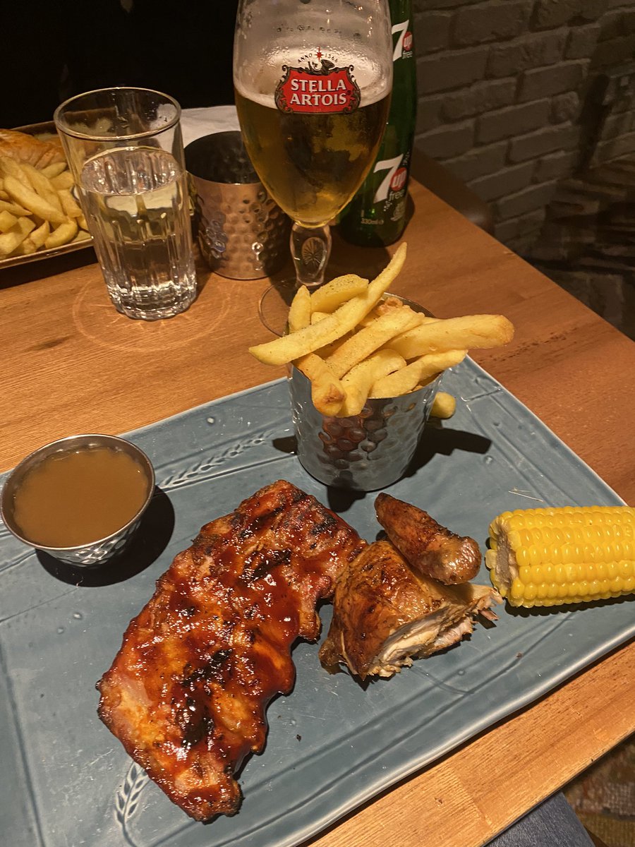 PavChana82's tweet photo. Not been to a @HarvesterUK in a while… I could swear the Original Combo used to actually give you a 1/4 chicken not 1/8 of a chicken 🤦‍♂️#wherestherestofthebreast https://t.co/OoozuULnsN