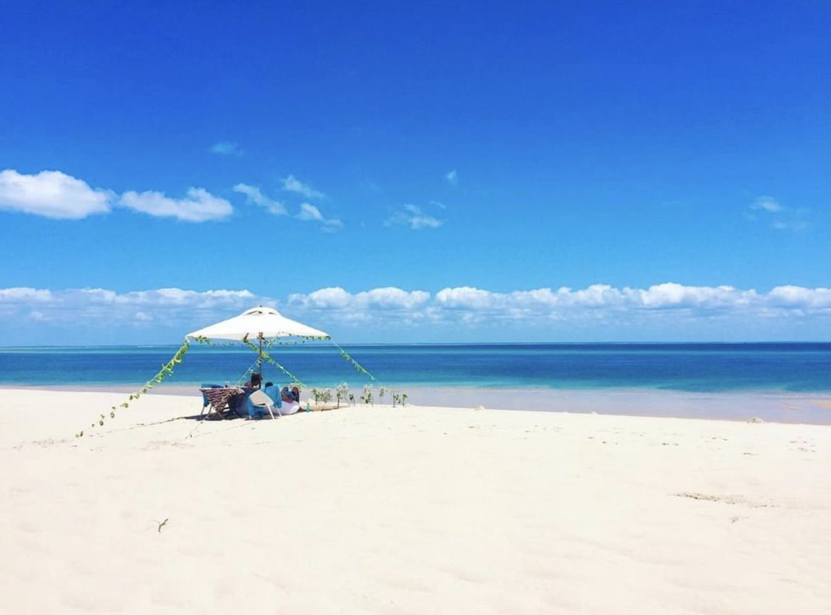 Paradise awaits... ☀️ 
.
.
.
#azuraretreats #azurabenguerra #azuramarlinbeach #mozambique #africa #wheretonext #virtuosotravel #travelafrica #luxurytravel #island #beachpicnic   #dreamdestination #luxuryworldtraveler #thebestofmozambique #infiniteafrica #destinationmozambique