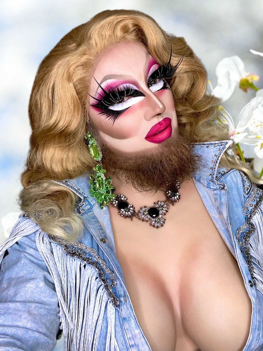 AlexisAtauri's tweet photo. UwU Finally feeling like I have my sh*t together for this competition in .... /checks calendar/ 3 DAYS?!
I'm ready to reign as National Bearded Empress. Come send me off with a makeup stream tonight on Twitch! <3. Starting 6:30 pm ish EST.
https://t.co/IzXLIbThkM #empressive https://t.co/wRe3xPcVsv