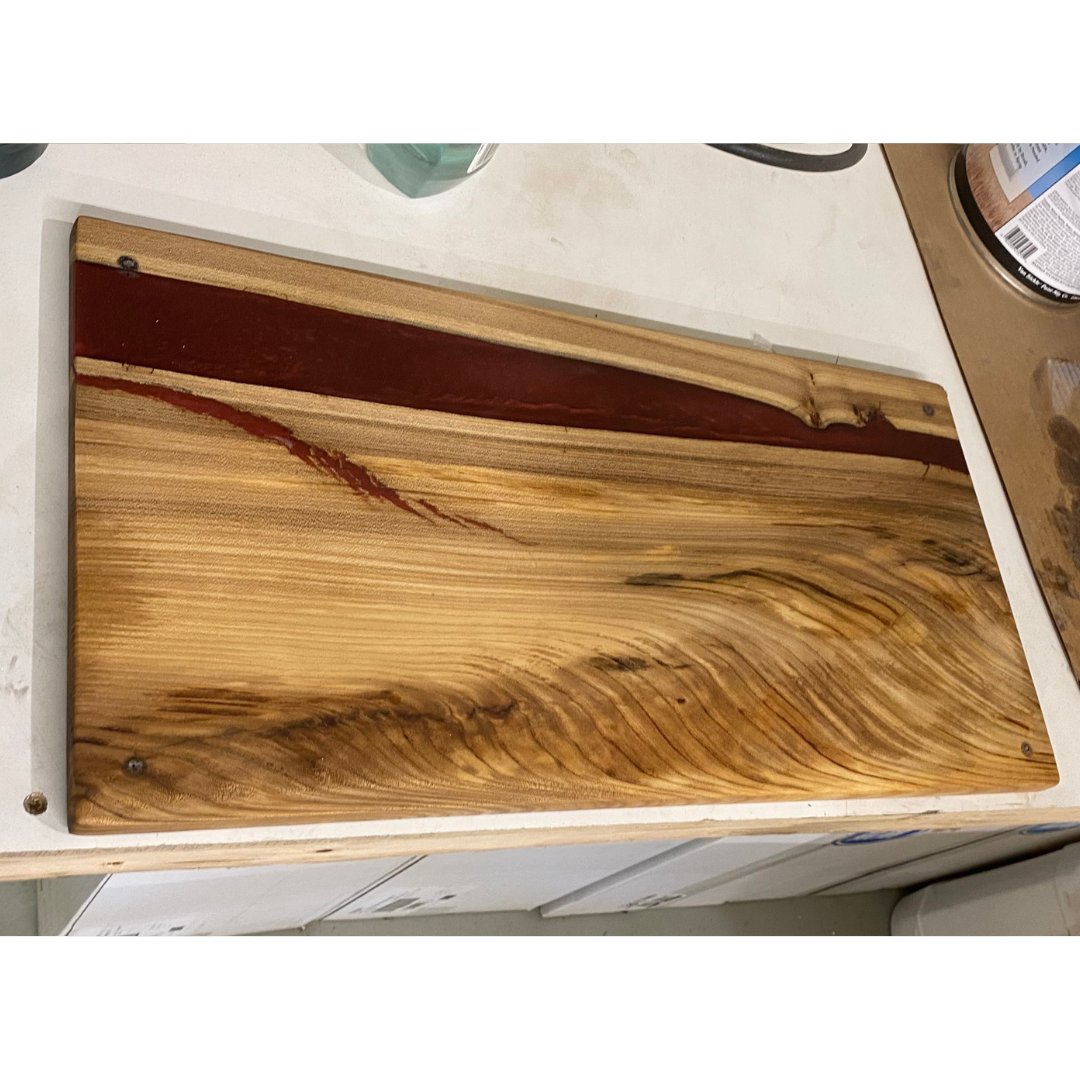 TheLumberShack1's tweet photo. π₯ Red Epoxy Charcuterie π₯
#Thursday #woodworking #DIY #epoxyproject #charcuterieboard #epoxyriver #trending #figurewood #characterwood #smallproject #homesecor #liveedge #thelumbershack https://t.co/sBVKZ2Osp3