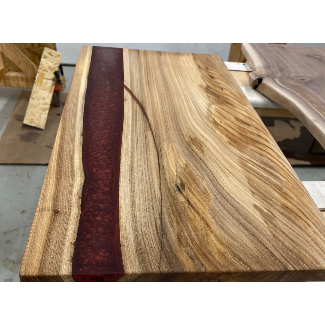 TheLumberShack1's tweet photo. π₯ Red Epoxy Charcuterie π₯
#Thursday #woodworking #DIY #epoxyproject #charcuterieboard #epoxyriver #trending #figurewood #characterwood #smallproject #homesecor #liveedge #thelumbershack https://t.co/sBVKZ2Osp3