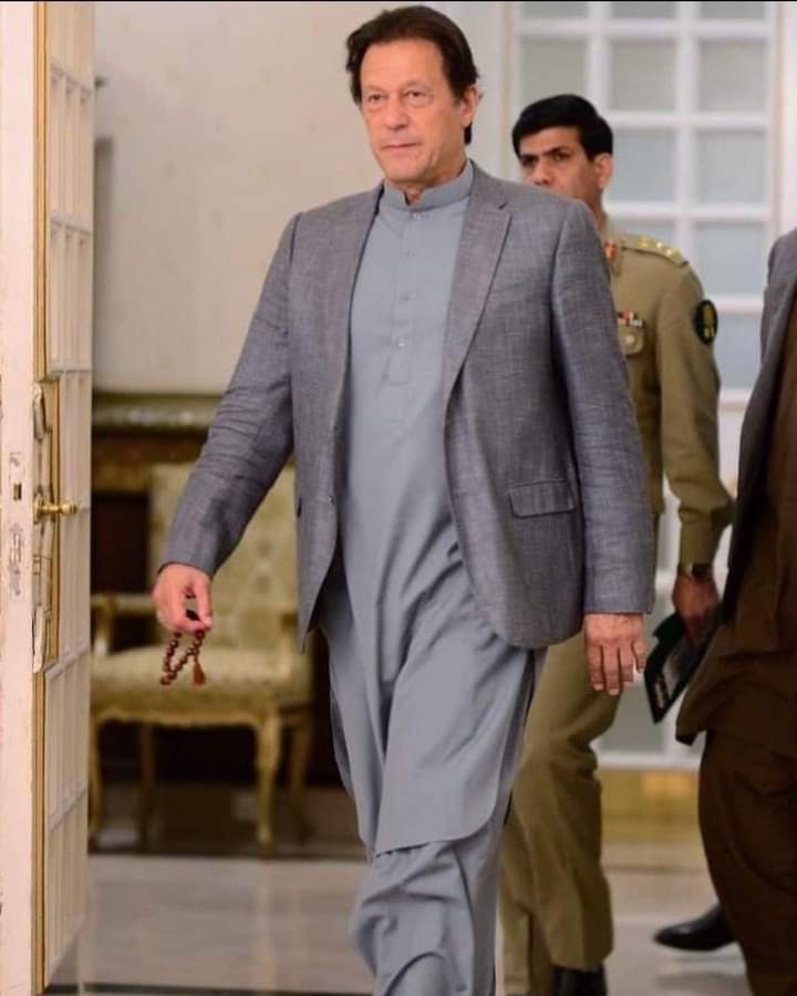 nxri712's tweet photo. عرش والے میری توقیر سلامت رکھنا
فرش کے سارے خداؤں سے الجھ بیٹھا ہوں
#PMImranKhan
#یہ_بازی_خان_ہی_جیتے_گا
#مرتے_دم_تک_عمران_خان ♥️💚 https://t.co/had0lHys1L