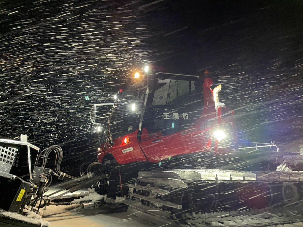 ontakeskijo's tweet photo. おはよう御座います！
御嶽スキー場です。
昨夜から雪が降っています❄️
#ontakeskijo https://t.co/2unpbBXHas