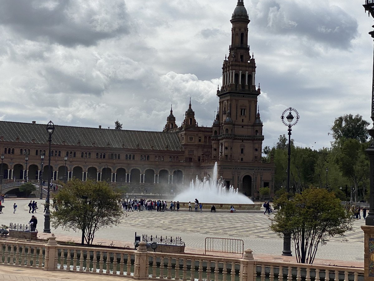 kusgm's tweet photo. Hoy nuestros sextos han disfrutado de lo lindo con la UDI "CONOCE SEVILLA. LA EXPOSICIÓN IBEROAMERICANA DE 1929", realizando una Gymkhana en el Parque de María Luisa, pasando por la Plaza de España.
Os dejamos una pincelada. https://t.co/P19gPc4OCN