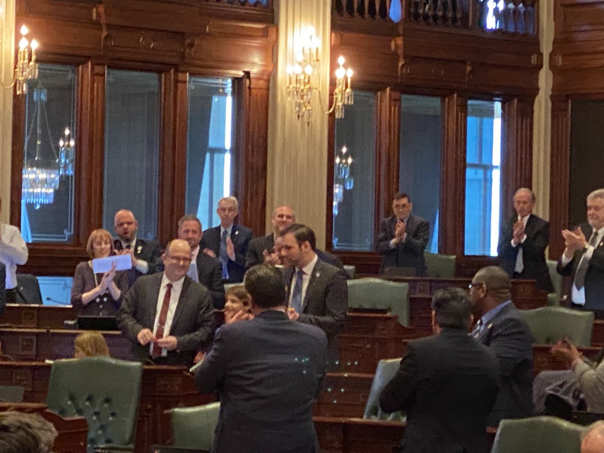 ShiaKapos's tweet photo. Illinois House lawmakers celebrate Mark ⁦@mbatinick⁩ as he sees his last piece of legislation pass unanimously. The Will County Republican isn’t seeking re-election. https://t.co/buNNPCUCLl