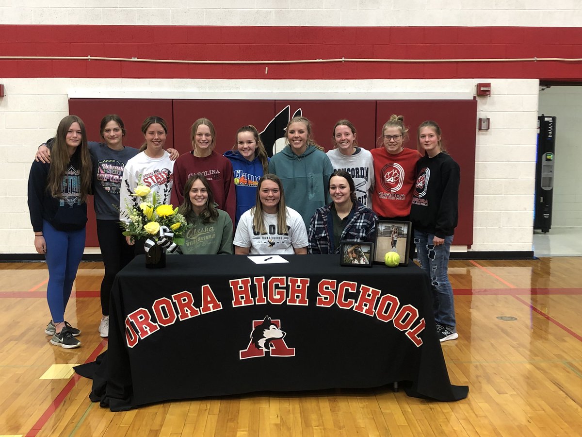 SoftballHusky's tweet photo. Taryn McKinney signs with @CloudSoftball to continue her softball career. What an impact she has made on our program. Congrats T! @tarynmckinney5 https://t.co/28yFq0xD1Y