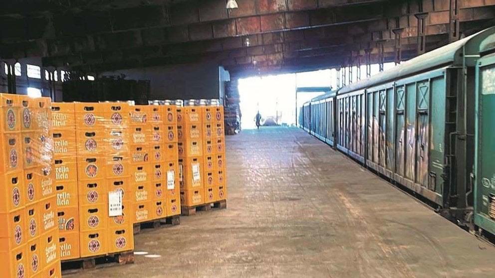 A semana pasada a folga dos transportistas conseguiu por en apuros a moitas empresas de diversos sectores, maioritariamente a empresas do sector  alimentario. Ante esta situación, Estrella Galicia tivo que contratar un tren entre A Coruña San Diego e Abroñigal