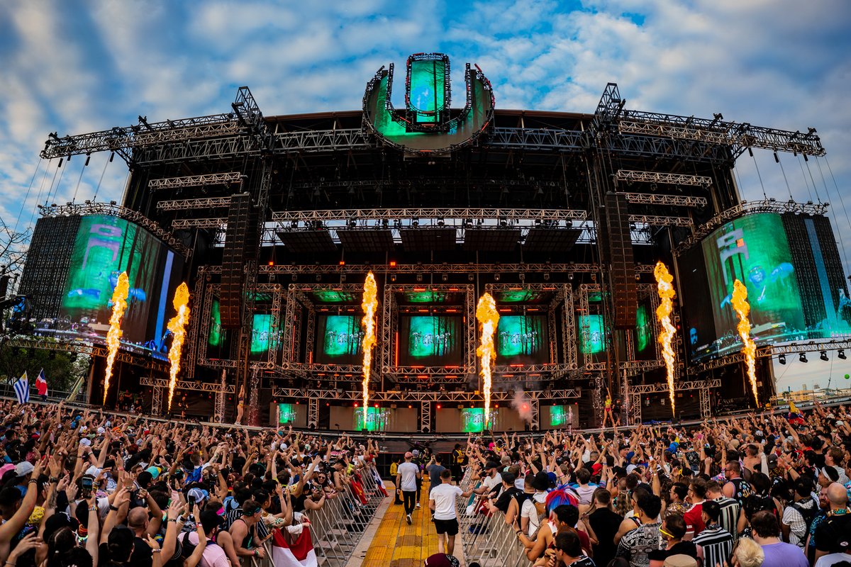 GrumpyKatarina's tweet photo. @ultra More @ultra spam bc I'm low key obsessed with how these turned out and I'm manifesting being on the official photo team one day 🥺🤩 #Ultra2022 https://t.co/065pSrcaEa