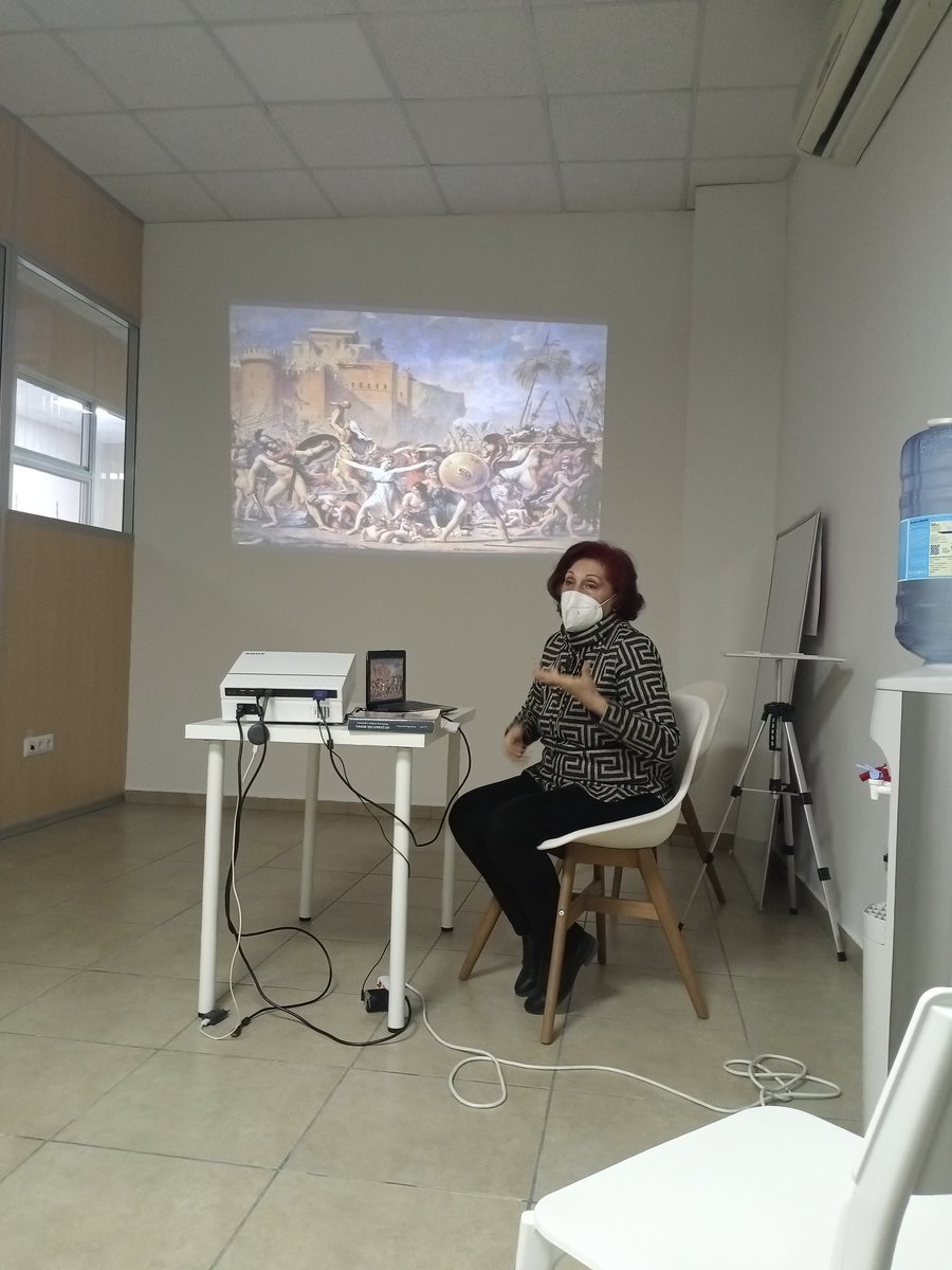 MEngraciaMunoz's tweet photo. Hoy he estado en @AcompanyArte viendo a mi amiga #IsabelBarcelo presentar su "mujeres de Roma" para @Ed_Sargantana y de paso me he llevado firmado su último libro "LUCRECIA BORGIA: Bajo una nueva luz" también para @Ed_Sargantana.
Escuchar a Isabel es siempre una delicia. https://t.co/3PyIoJQk7G