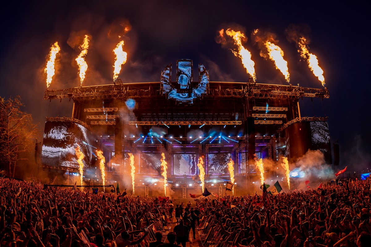 GrumpyKatarina's tweet photo. @ultra More @ultra spam bc I'm low key obsessed with how these turned out and I'm manifesting being on the official photo team one day 🥺🤩 #Ultra2022 https://t.co/065pSrcaEa
