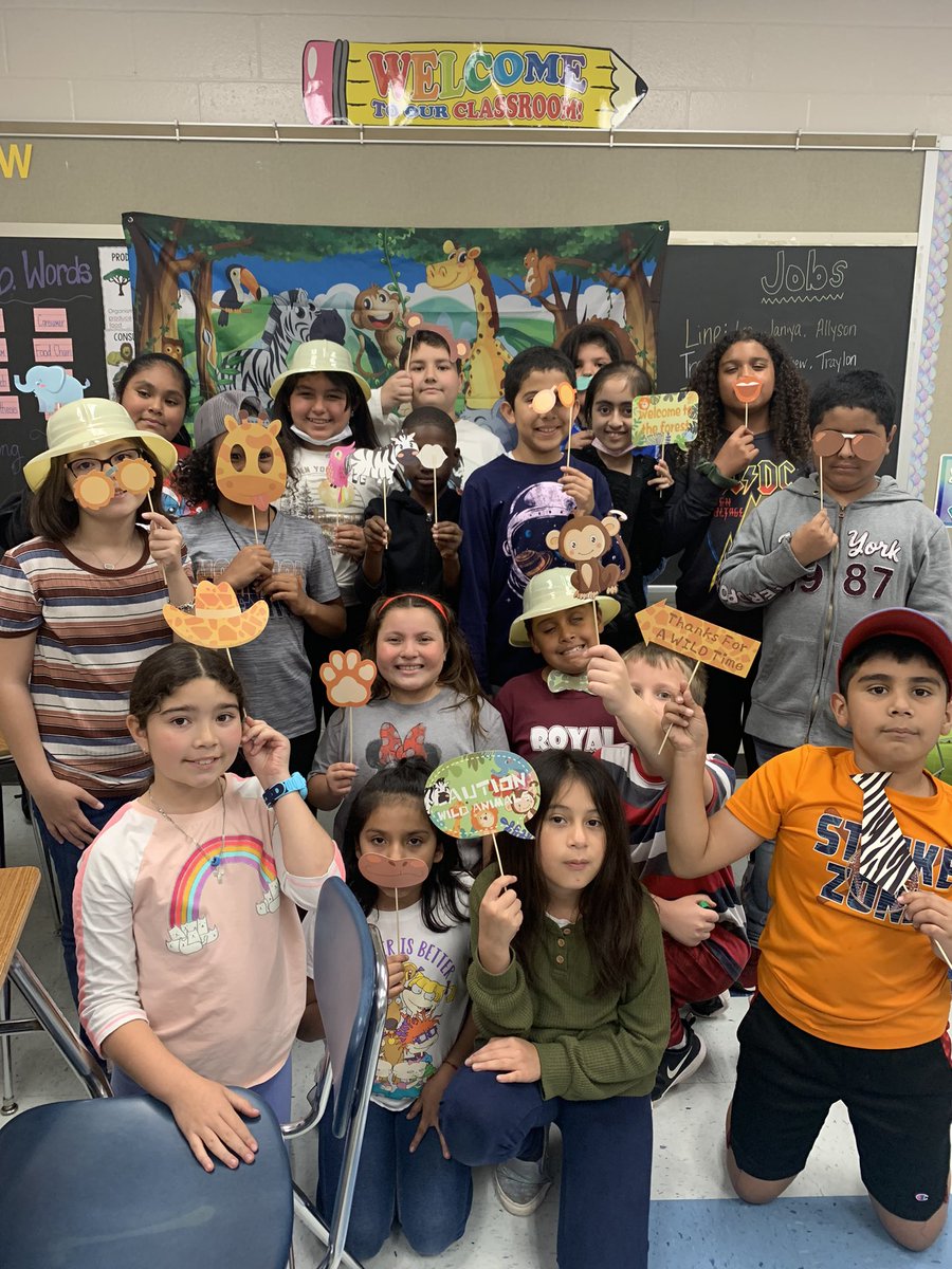 MrsPStanley's tweet photo. On an adventure to the safari today to learn about food webs! #transformationthursday #stem #royalisd https://t.co/3E2cH1nsHD