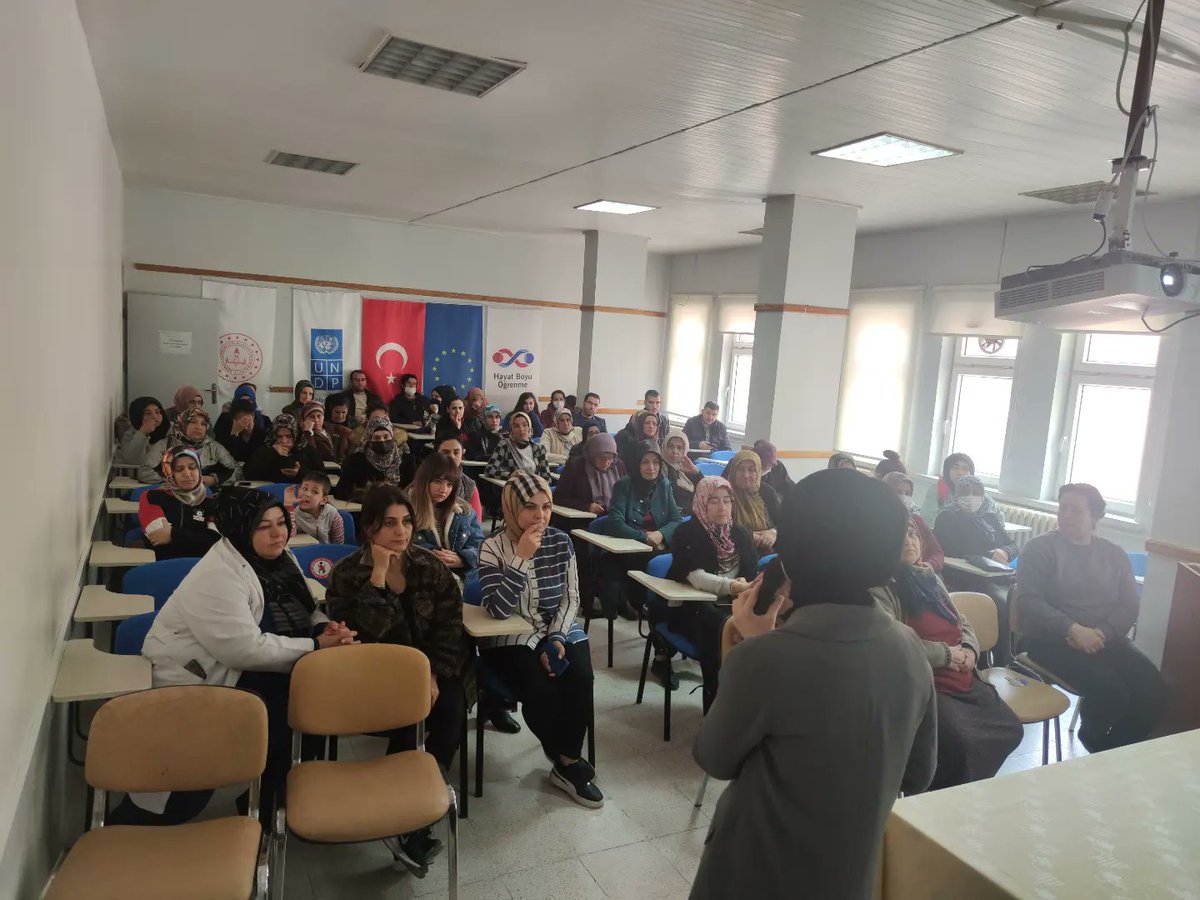 IslahiyeHalk's tweet photo. Kurumumuz toplantı salonunda kurum rehber öğretmeni Nuray ATEŞ tarafından " Kadına Yönelik Şiddetle Mücadele " konulu seminer düzenlendi.
@GaziantepHBO @Halit__Ates @islahiyemem @mustafacetin_27 @ozdemir2773 @Ayldrm27 @Enes2436Enes https://t.co/5cUT5yj0jF