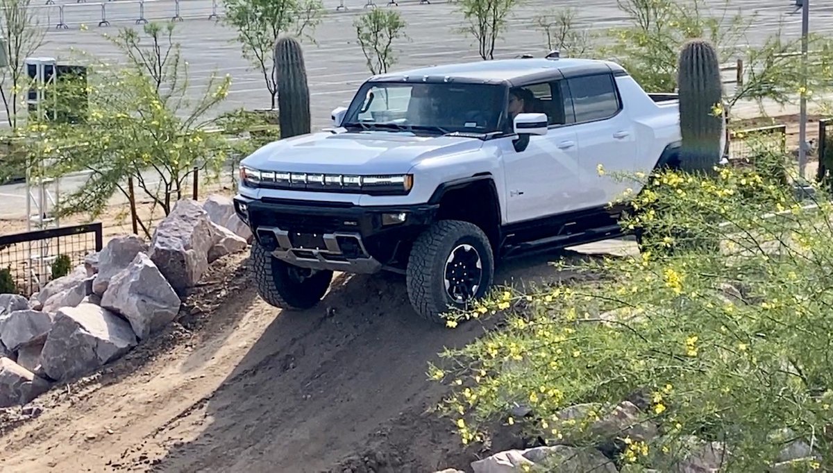 drivingthenatio's tweet photo. .#Fun first of its kind #GMC #Hummer #electric #vehicle #EV #GMCHummerEV #ElectricVehicles @GMC #drivingthenation https://t.co/qyo5XTxbqf