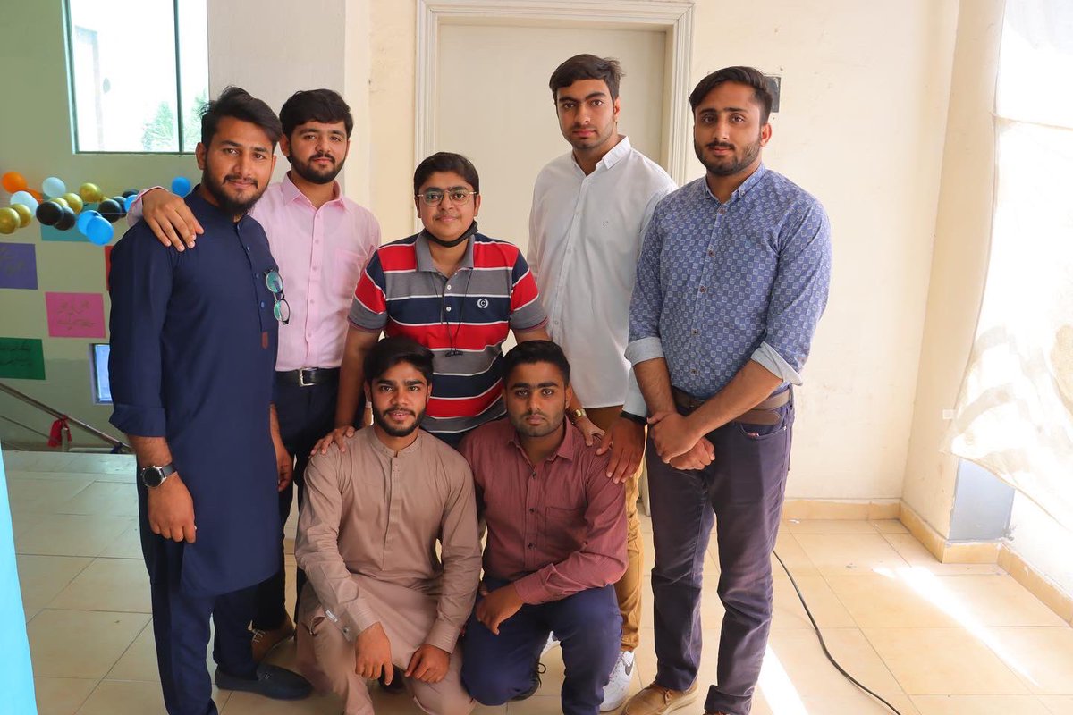 dr_zeeshitalks's tweet image. Memories with 2nd year MBBS shining gems ✨✨😍😍 #medlife #studentweek #uhs #islammedicalcollege