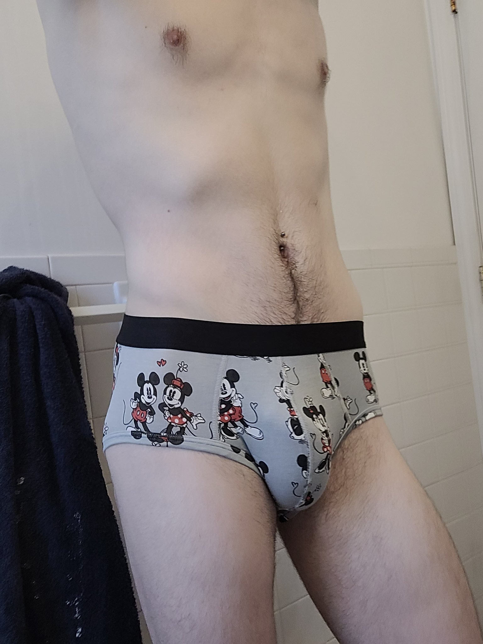 3 pic. Mickey mouse says hi ;3c https://t.co/kFAUceVKOV