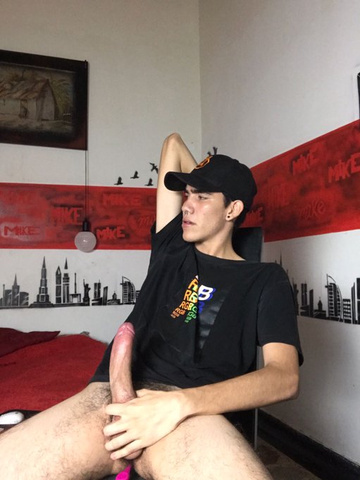 Quieren ver más de la vergota de mi amigo @hellmikexx? ? En su canal gratuito de telegram estará publicando