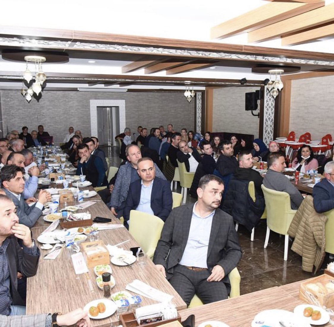 Tekkeköy Belediye Başkanımız <a href="/hasantogar/">Hasan Togar</a> , Tekkeköy İlçe Milli Eğitim Müdürümüz <a href="/MustafaUzunla13/">Mustafa Uzunlar</a>, değerli eğitim yöneticileri ve ilçe milli eğitim müdürlüğü ailesi, Değerli Müdürümüz <a href="/Ahmetykaya/">Ahmet Yalçinkaya</a>’nın veda yemeğinde bir araya geldiler.